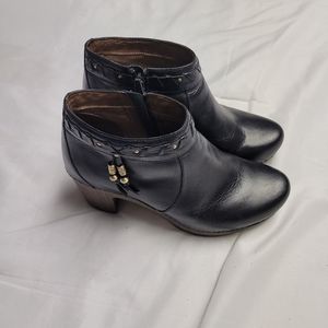 Dansko 'Dabney' Bootie Black Full Grain Leather Sz 40 US 9.5 Tassel Boho
